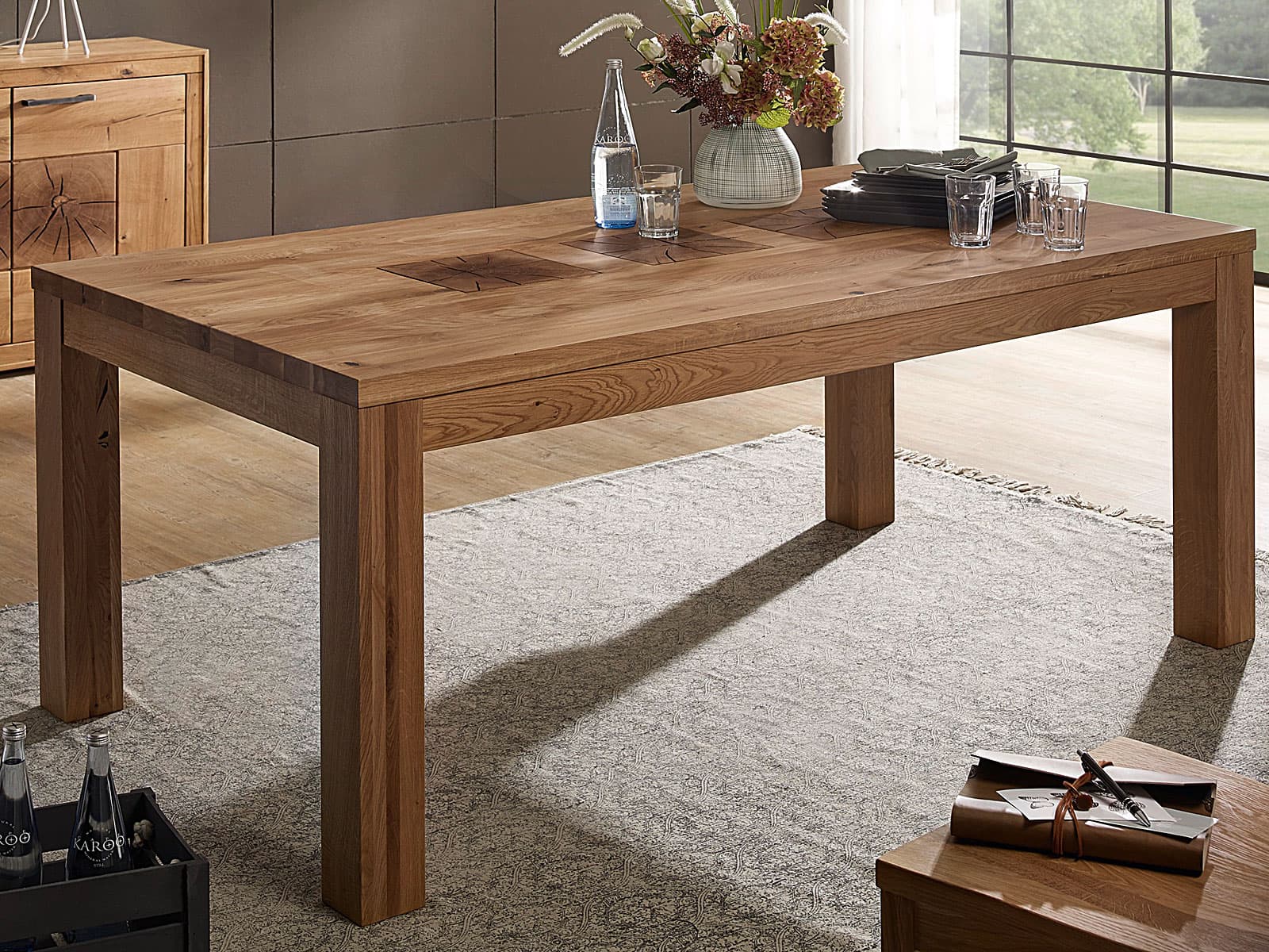 Holztisch massiv: Robuste Eleganz für Ihr Esszimmer