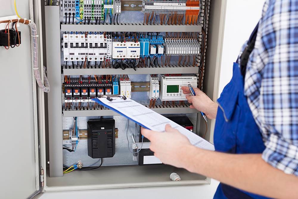 Warum die UVV Prüfung ein kritischer Bestandteil der DGUV V3 Prüfung für die elektrische Sicherheit ist