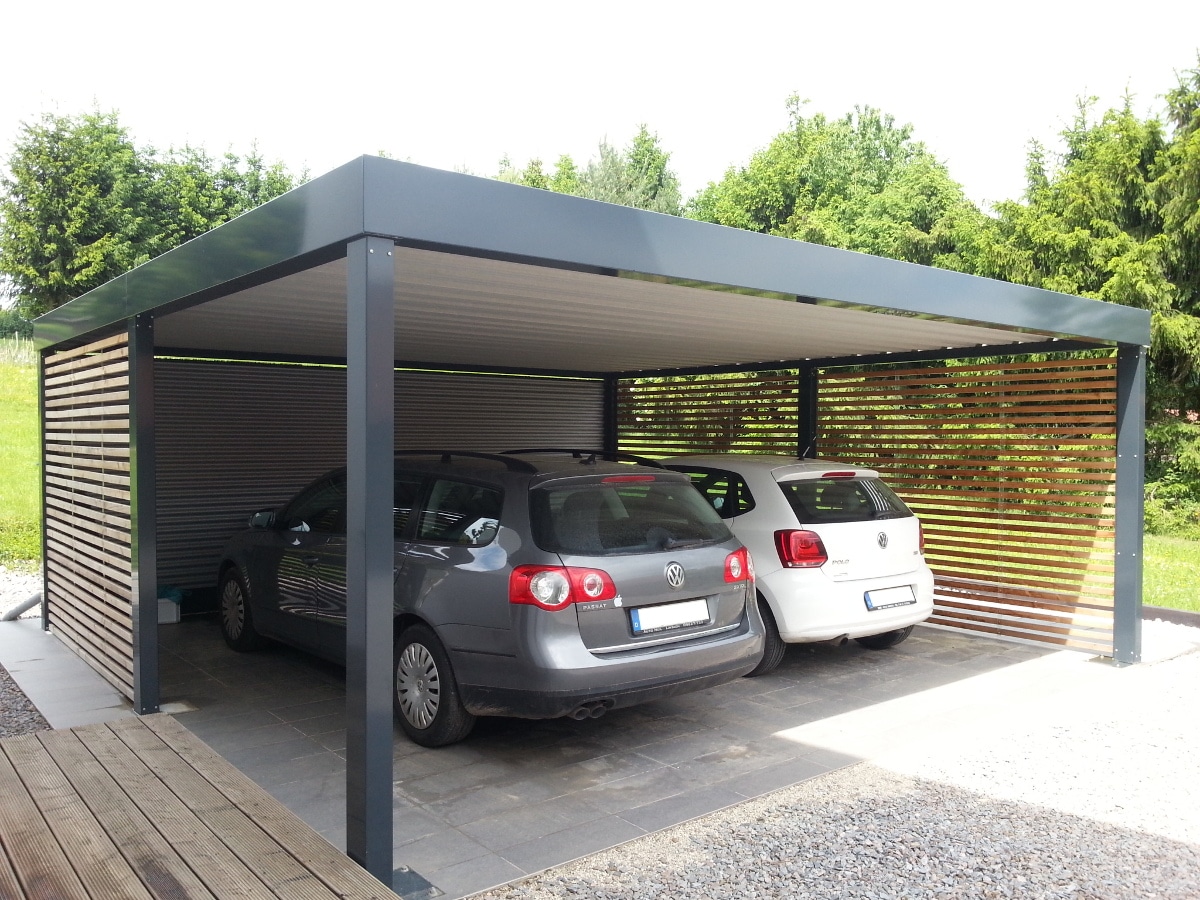 Wie eine Terrassenüberdachung aus Alu den Sommer verlängert