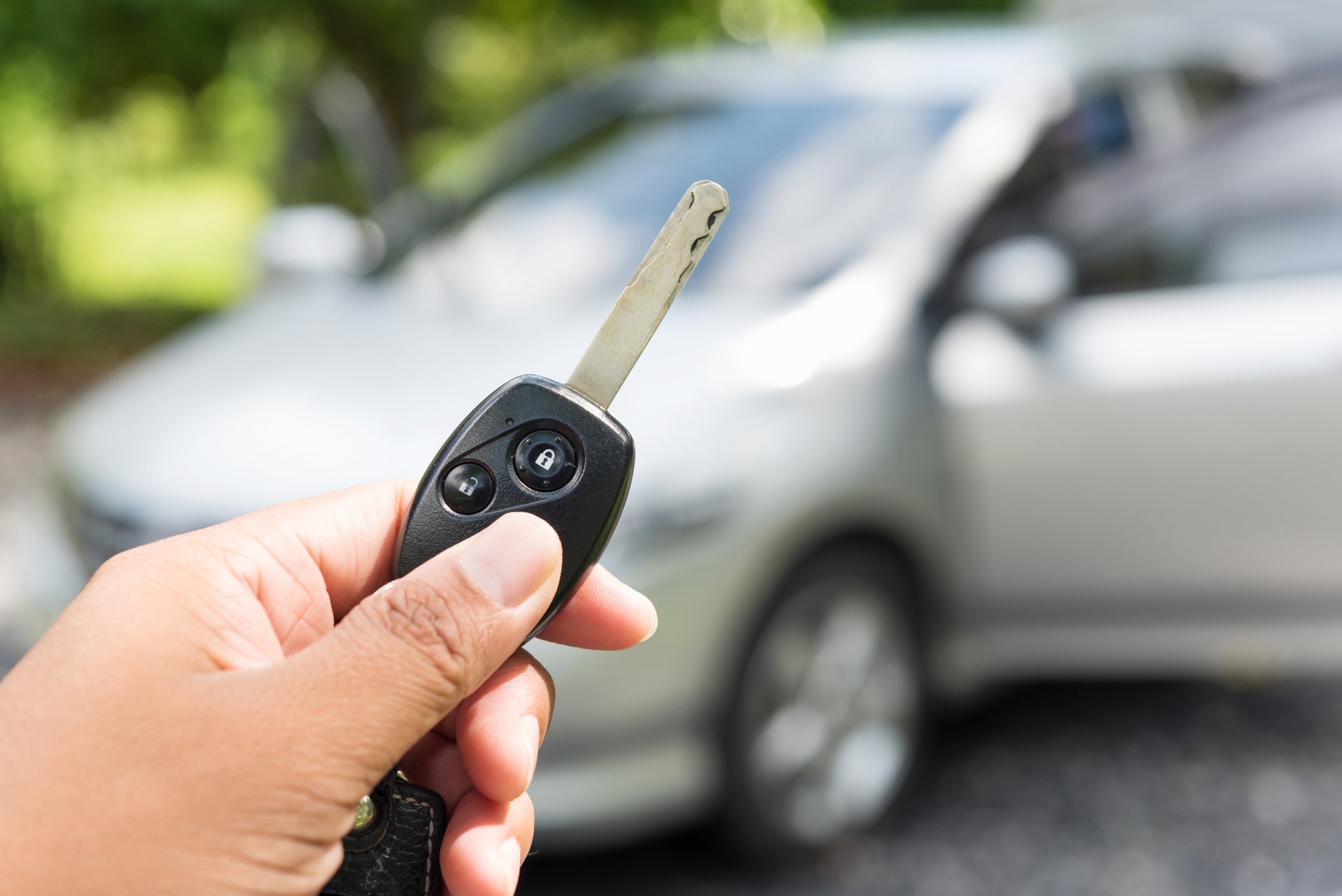 Schnell zum Ersatz: Autoschlüssel mit Programmieranleitung und Batterien von MR-KEY bestellen